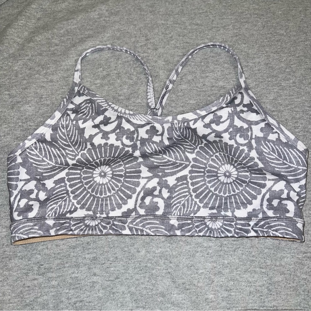 Rare gray&white patterned lululemon bra